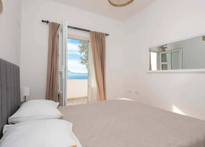 Mit Tollem Meerblick Und 2 Baedern By Interhome